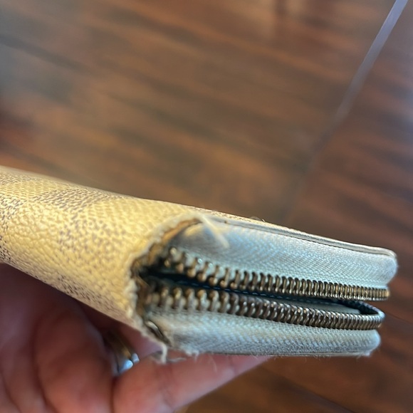 💎AUTHENTIC💎 LV DAMIER AZUR ACCORDION WALLET (NO ZIPPER PULL, COIN STAIN INT) - Picture 15 of 16